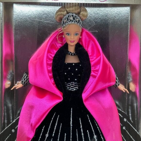 1998 Barbie Happy Holidays Fashion Doll Special Collector Edition - Mattel - Picture 2 of 8